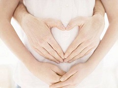 患者在使用尼达尼布的过程中应避免怀孕